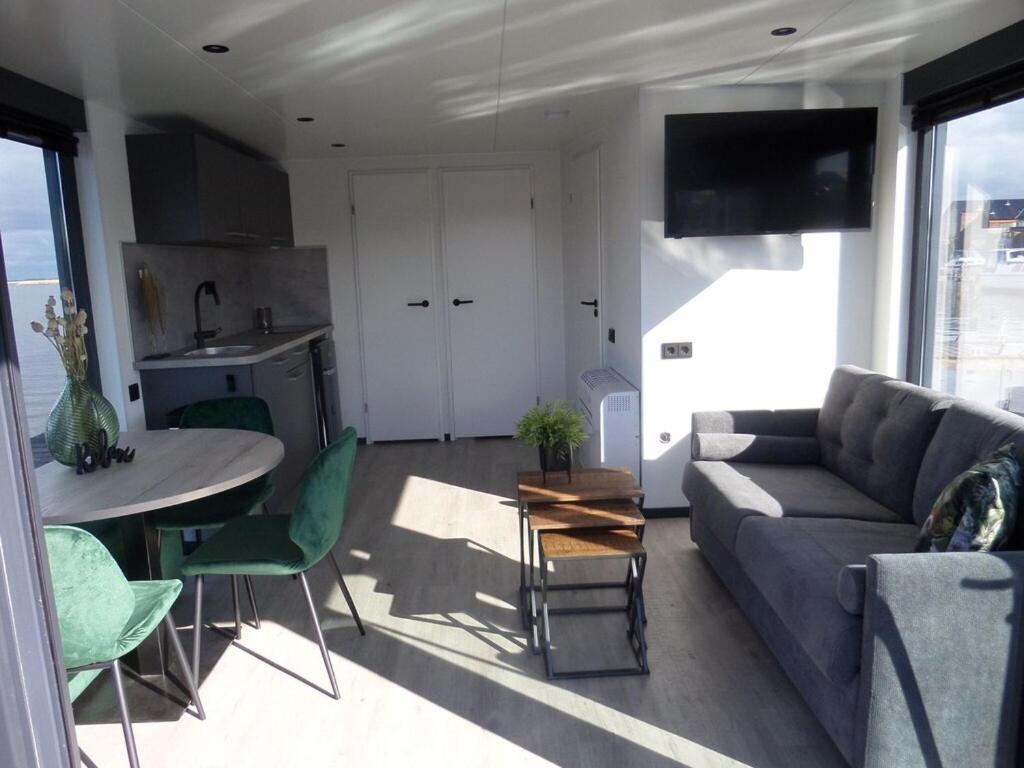 Modern Houseboat With Air Conditioning Located In Marina Uitgeest Kültér fotó