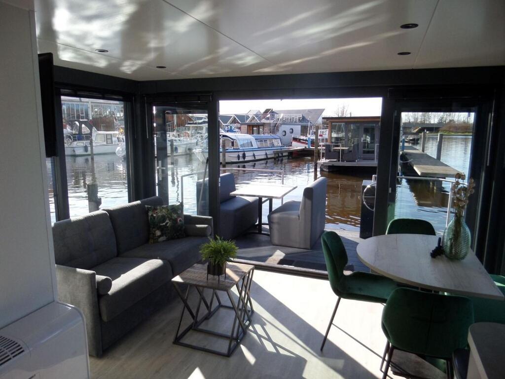 Modern Houseboat With Air Conditioning Located In Marina Uitgeest Kültér fotó