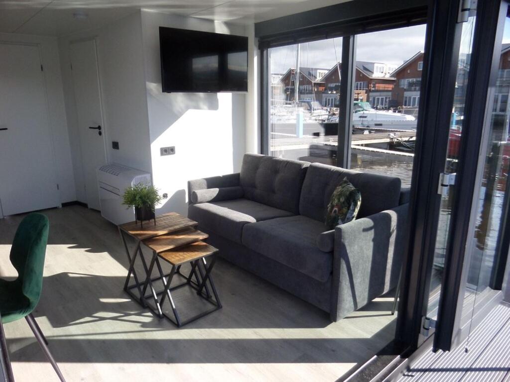 Modern Houseboat With Air Conditioning Located In Marina Uitgeest Kültér fotó